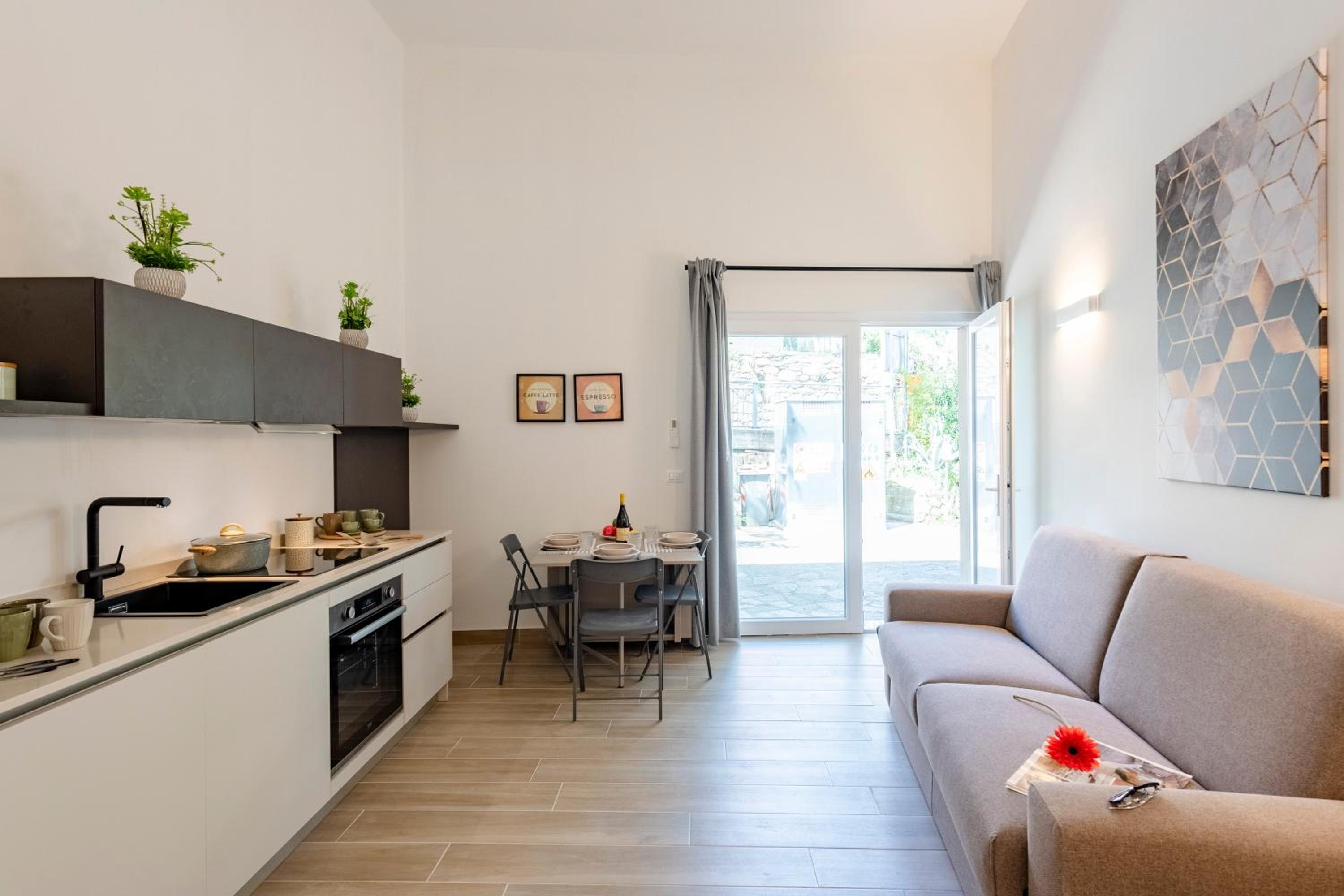 Charming Flat in Cogoleto Apartments - Happy Rentals