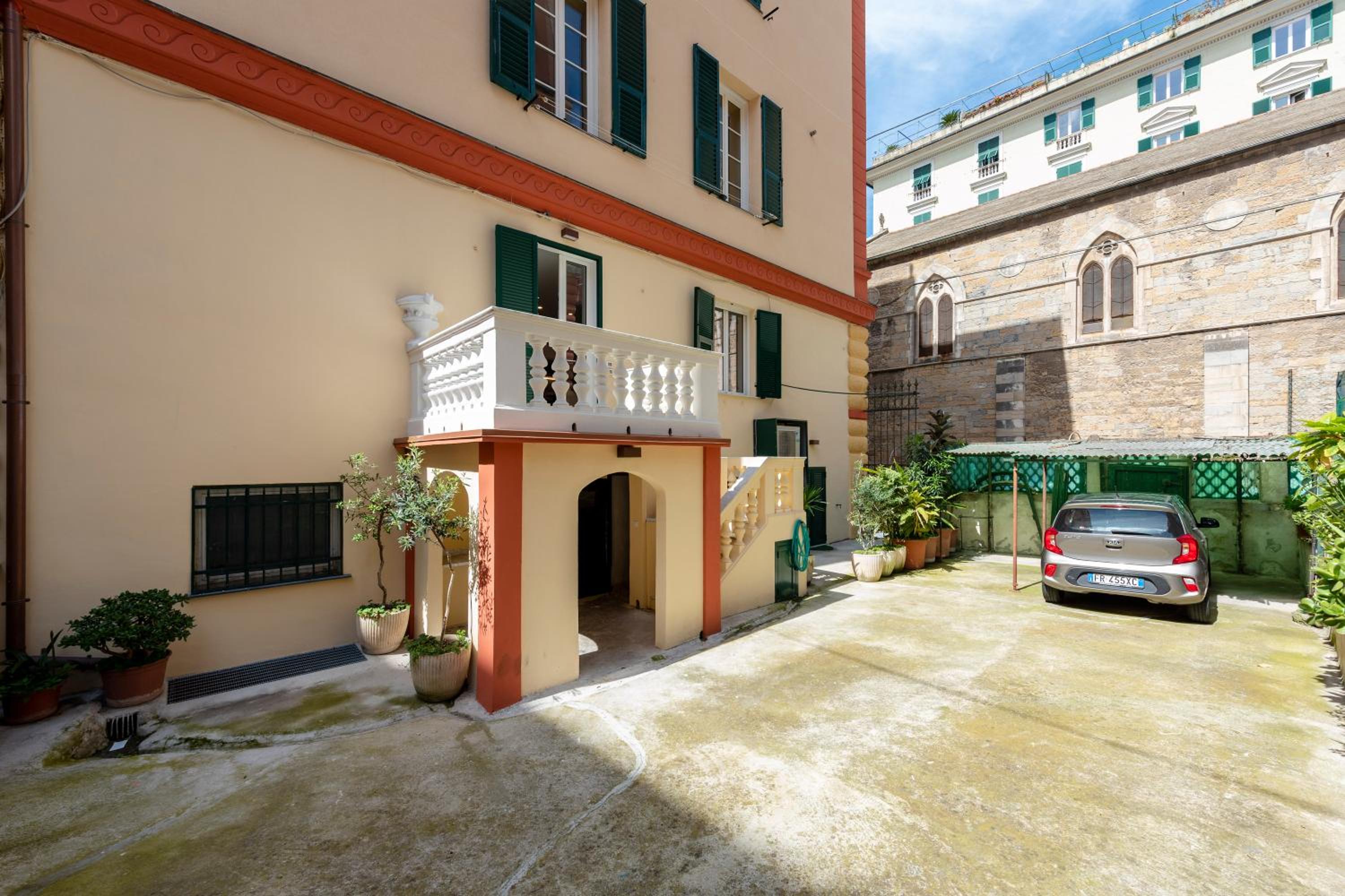 Central Apartment In Genova - Happy Rentals view 3