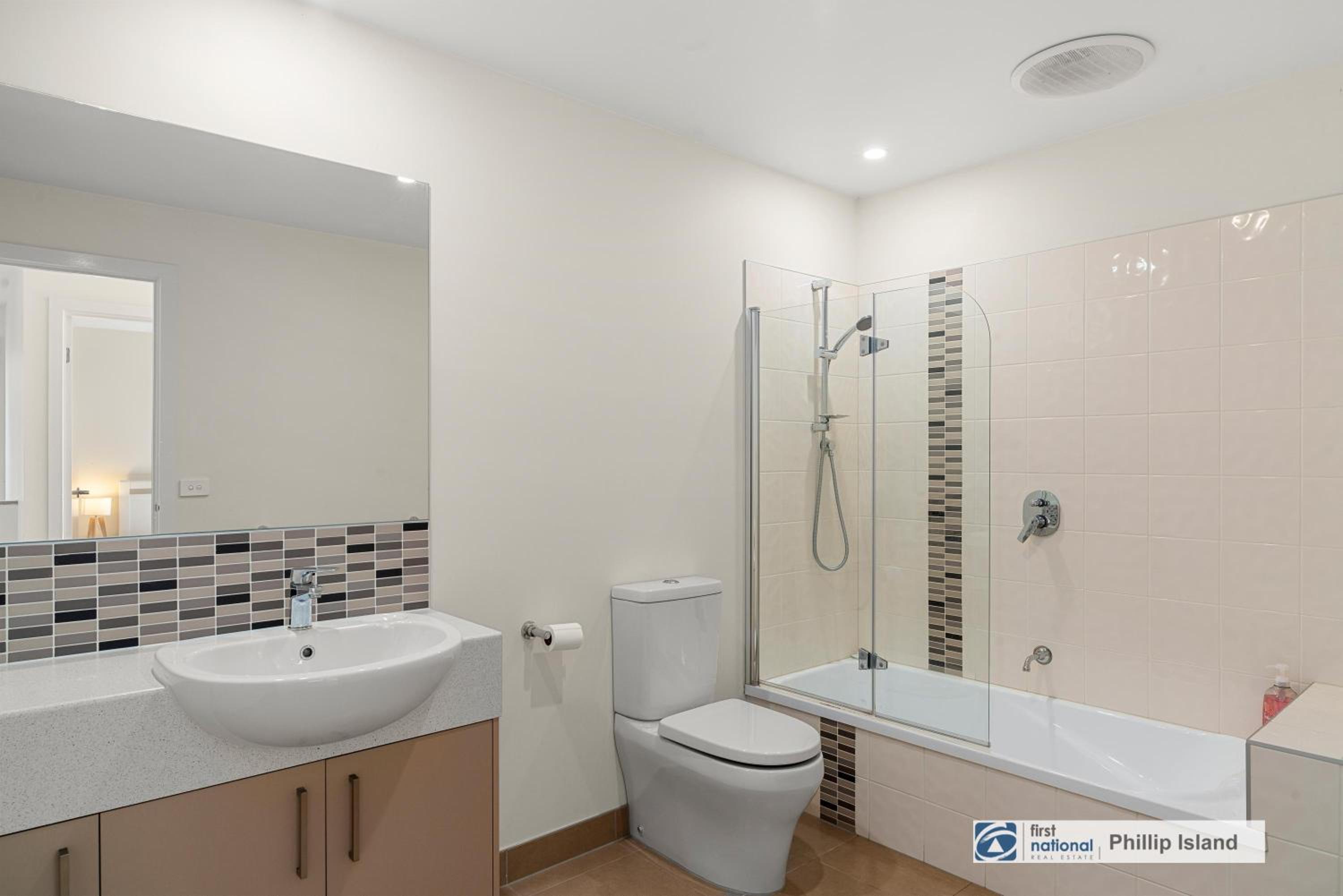 4-6 Broughton Ave, Cowes