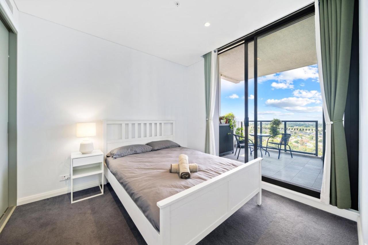 High level urban retreat in Macquarie Park