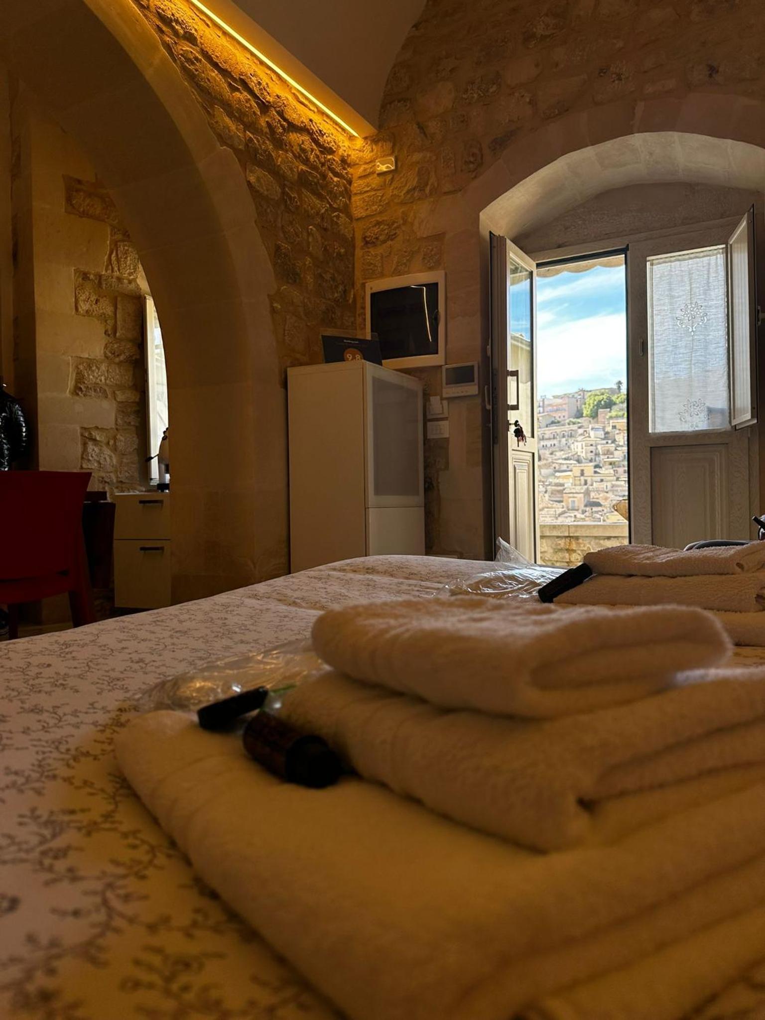 Modica Charme en Modica — hotel room