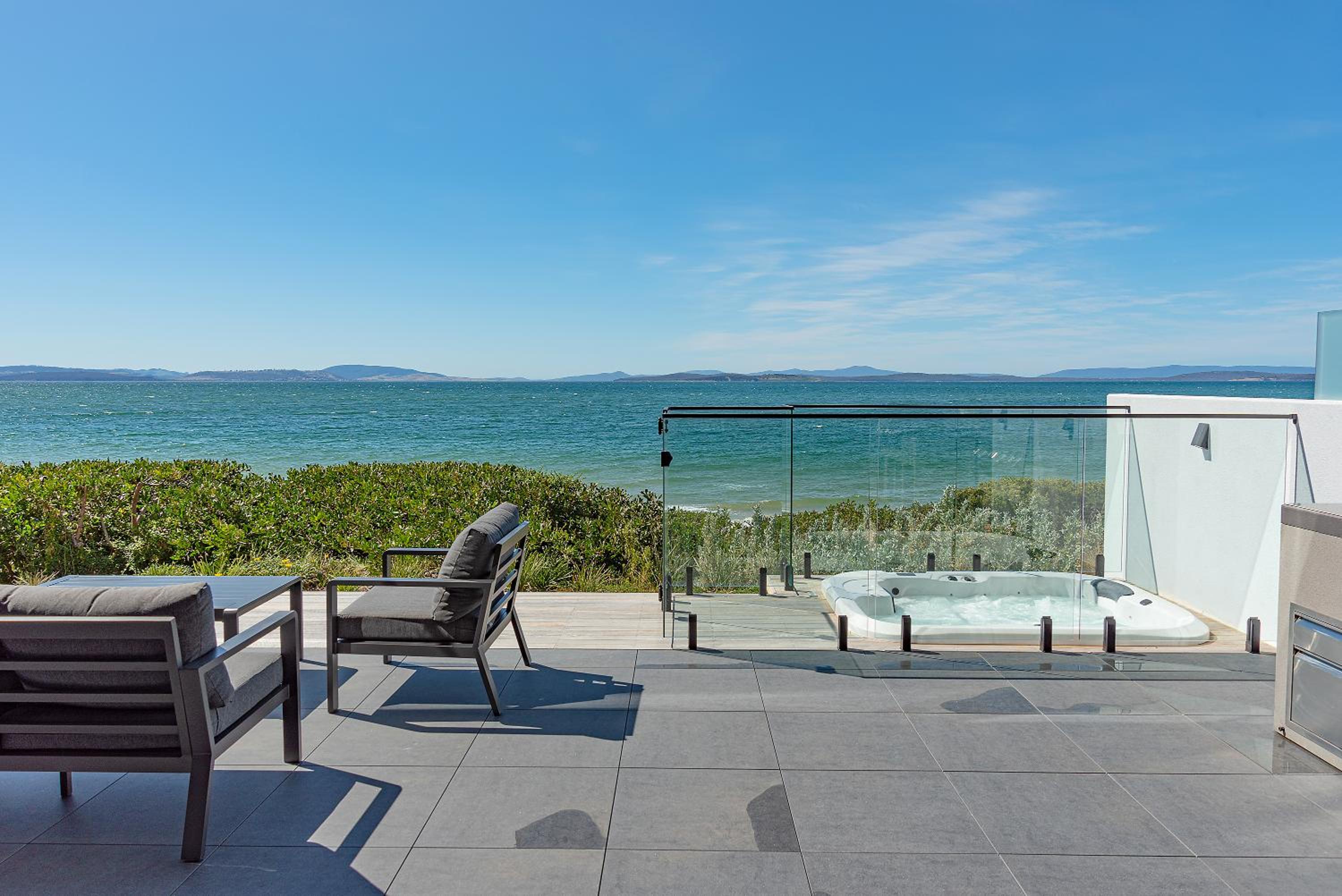 Award-winning beachfront luxury in Cremorne