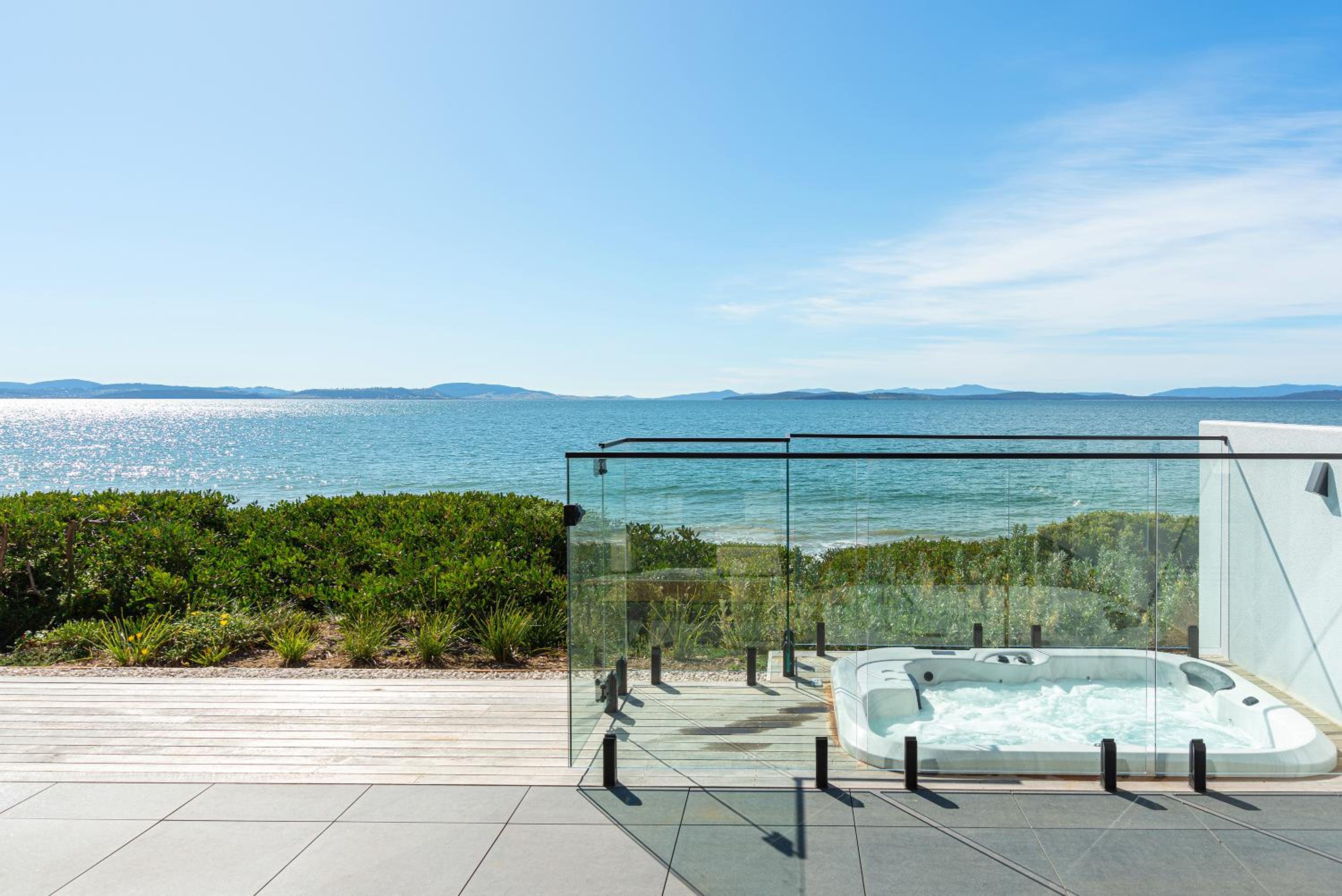 Award-winning beachfront luxury in Cremorne