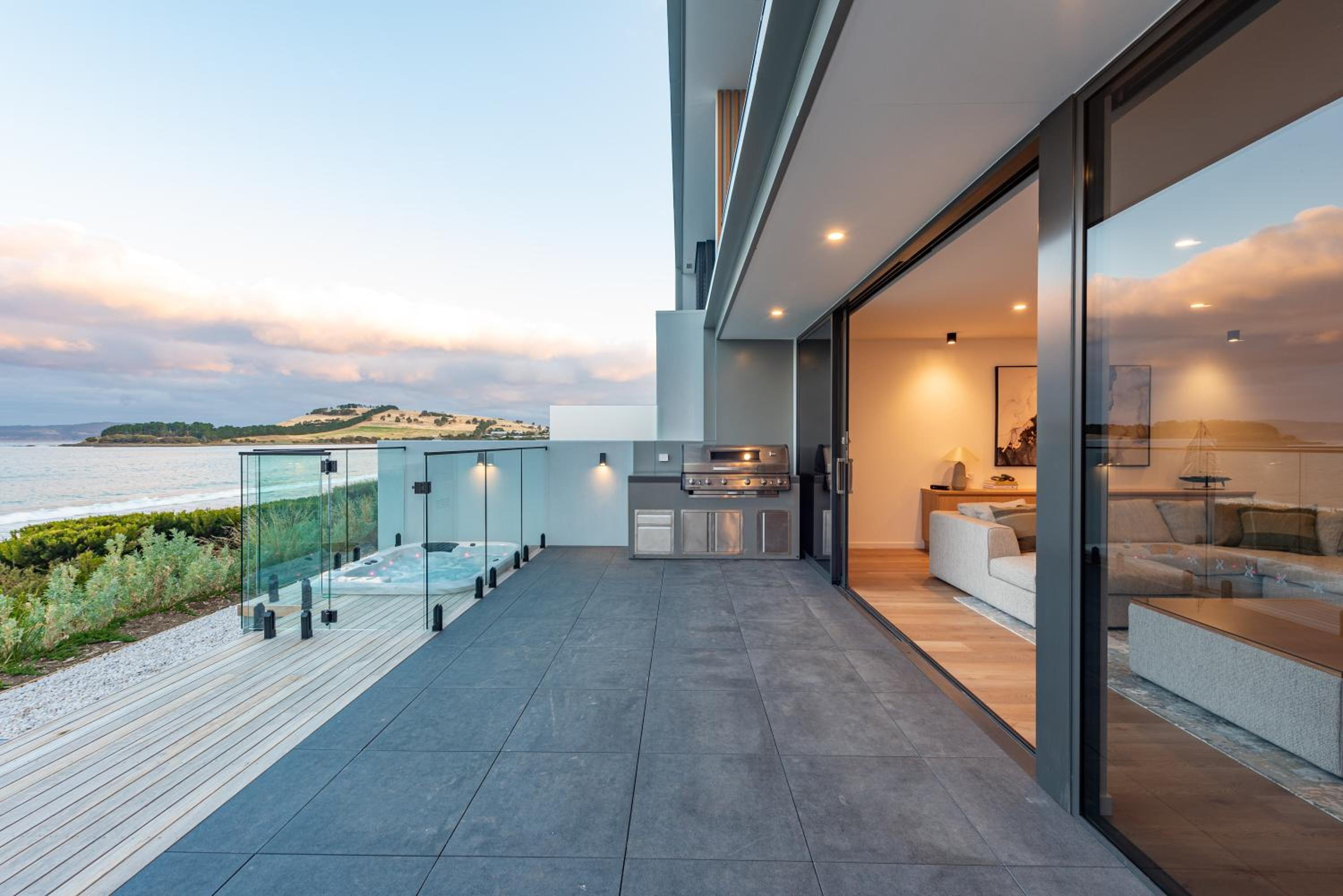Award-winning beachfront luxury in Cremorne