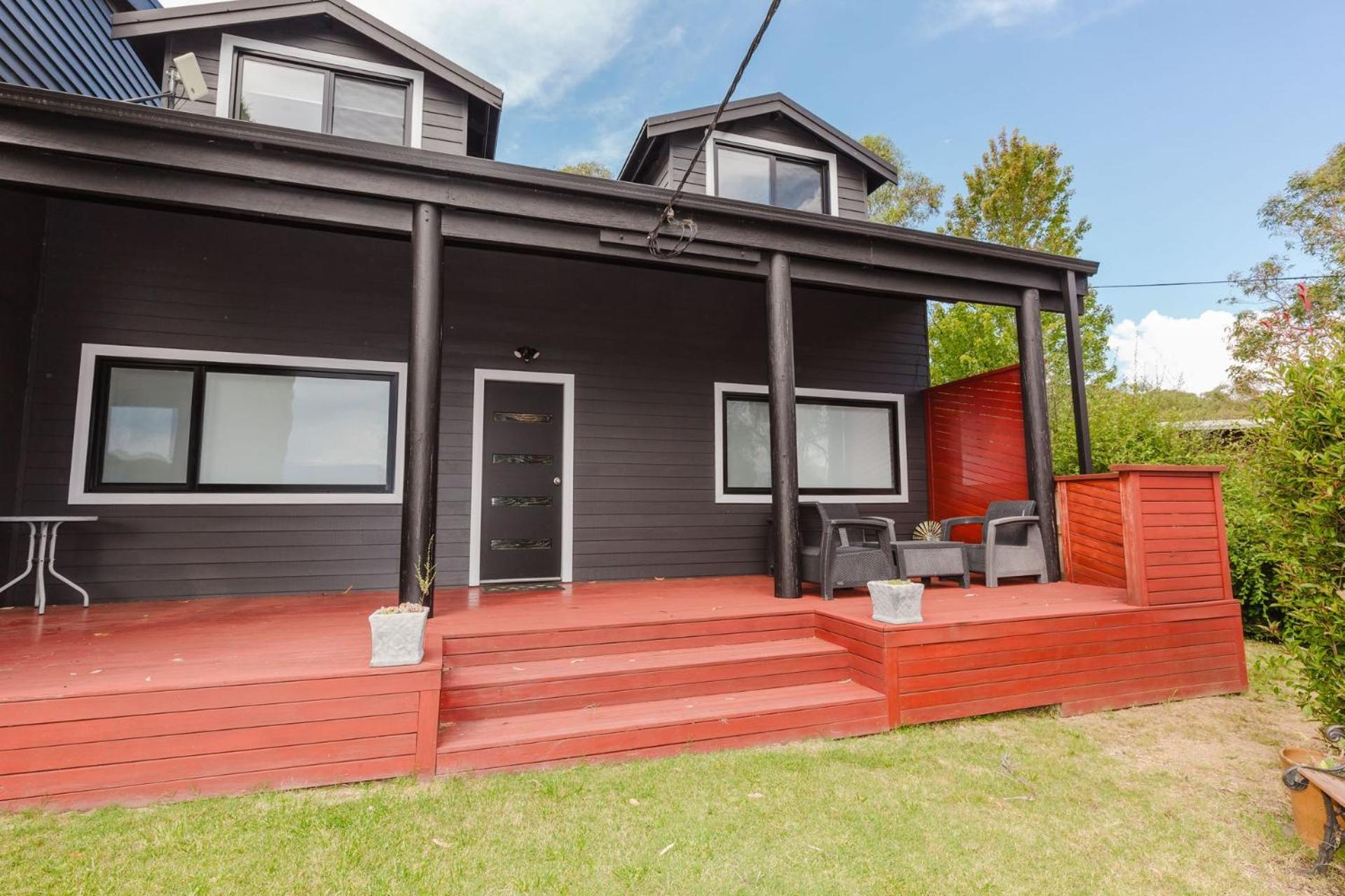 10 Kanangra Crescent - Entire