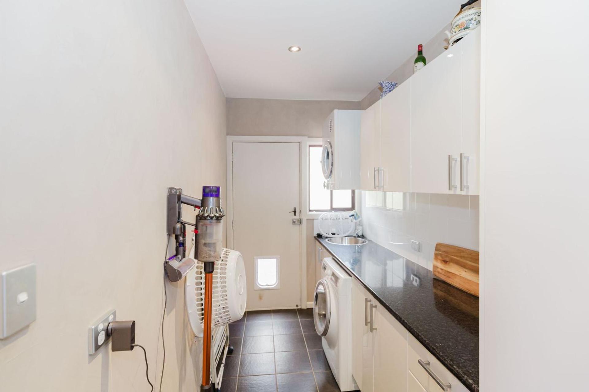 10 Kanangra Crescent - Entire