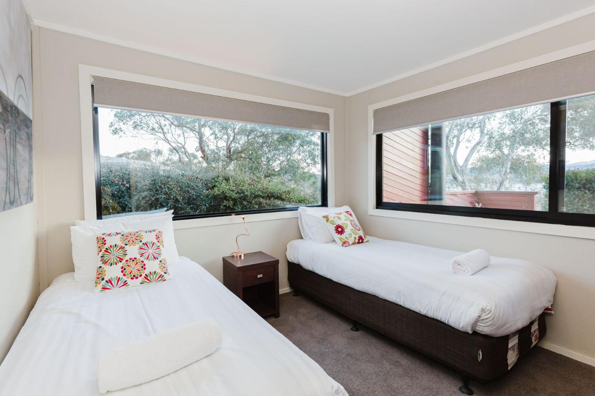 10 Kanangra Crescent - Entire