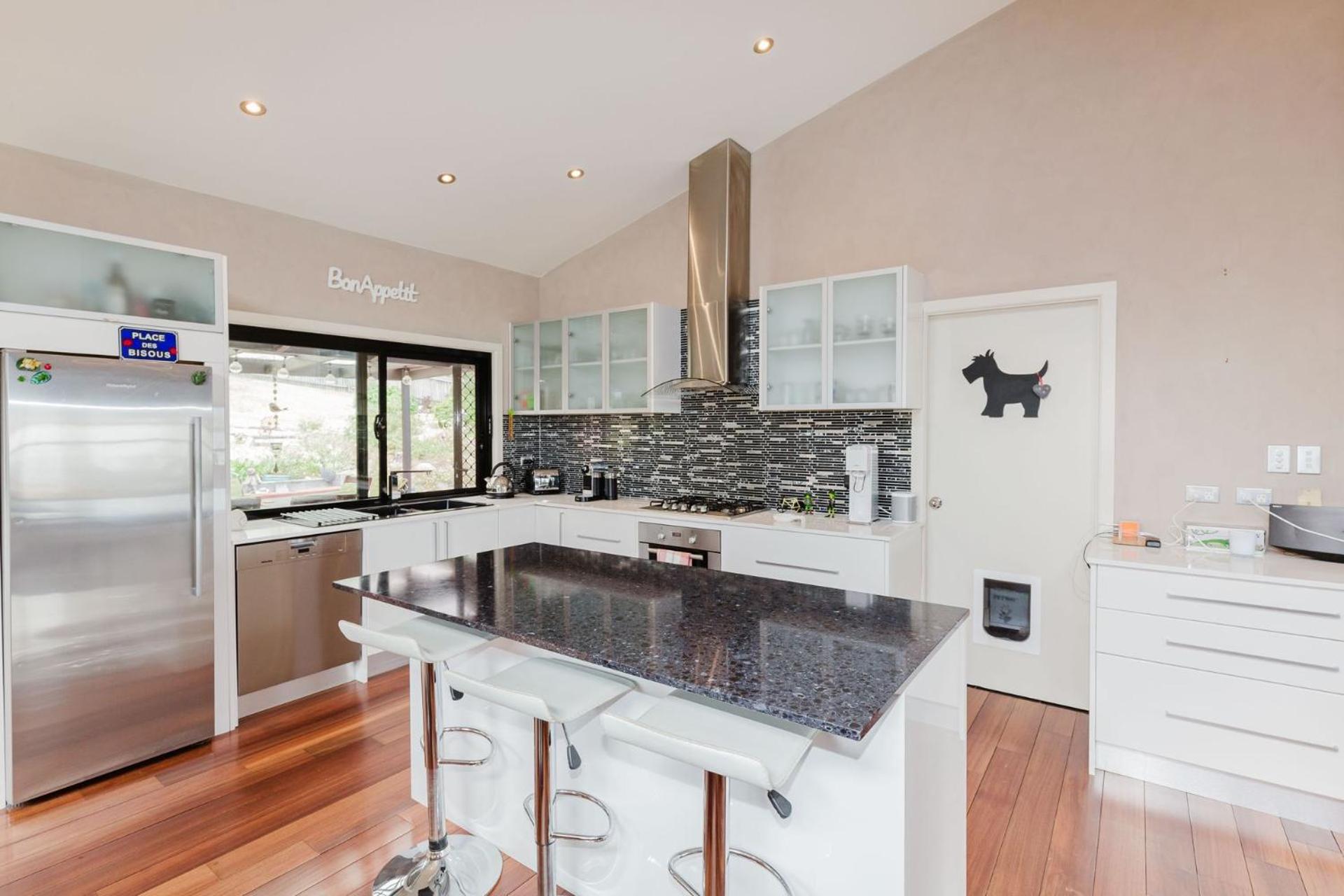 10 Kanangra Crescent - Entire