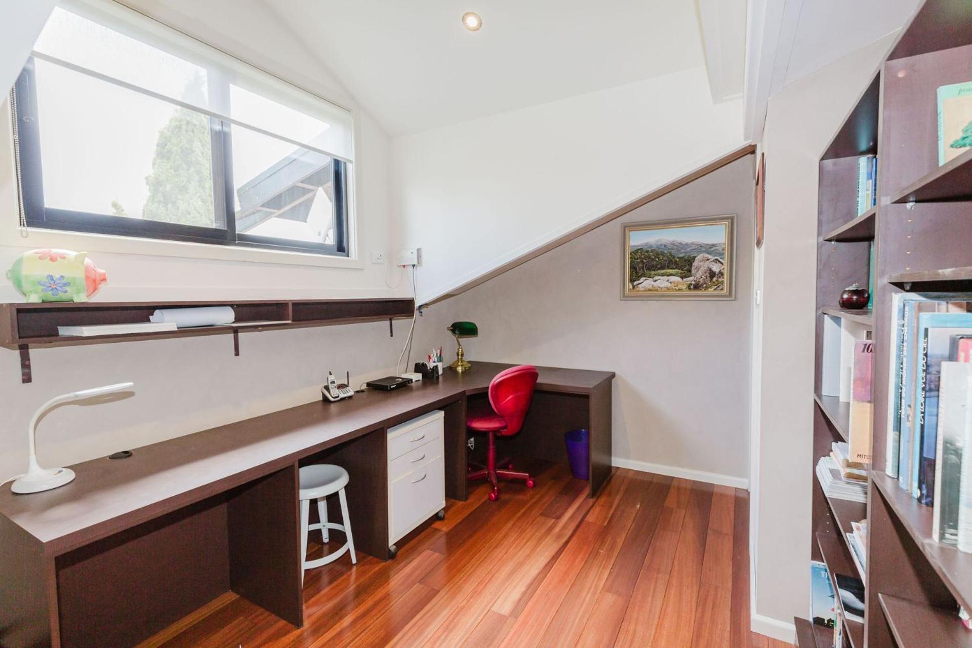 10 Kanangra Crescent - Entire