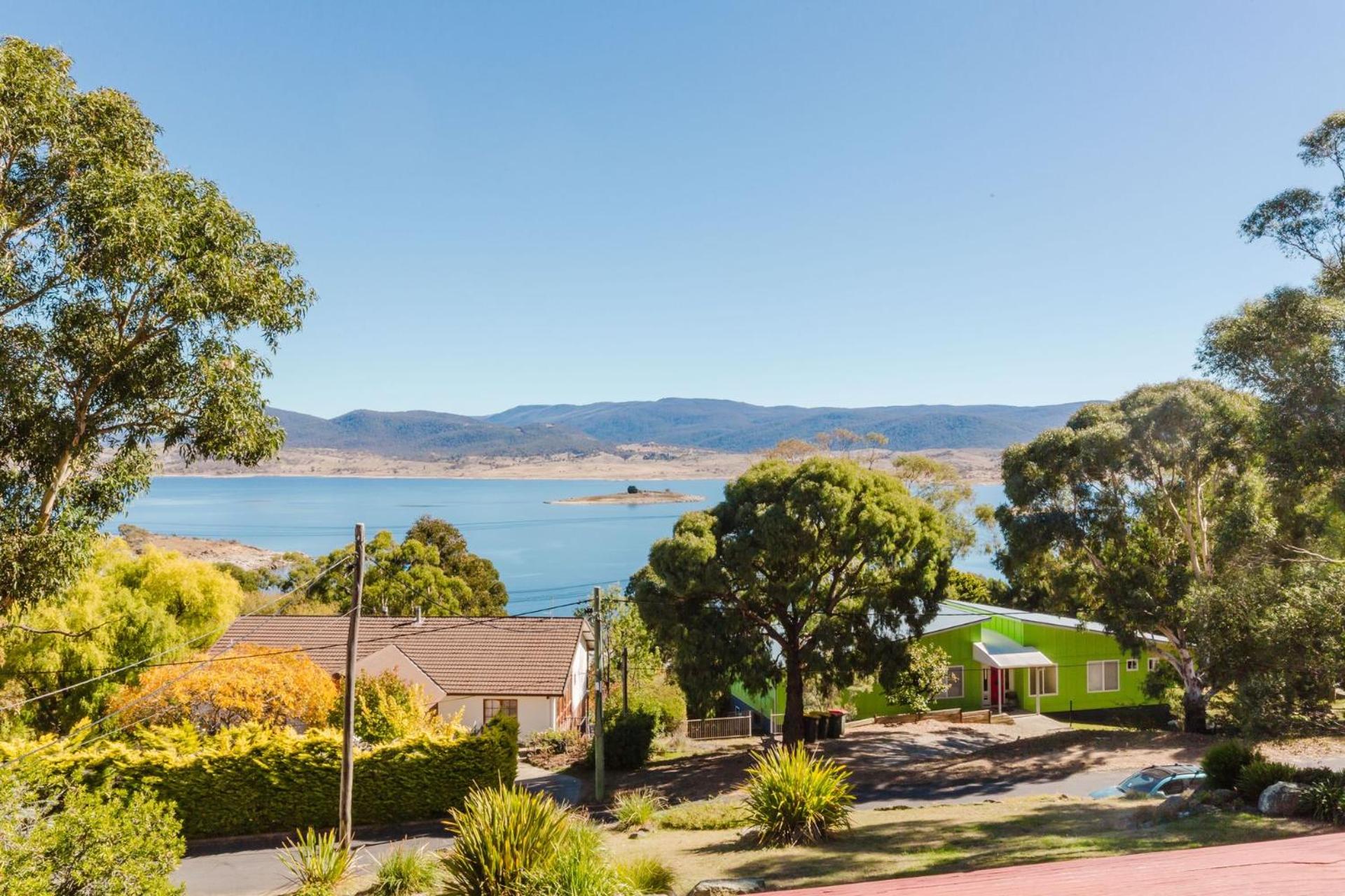 10 Kanangra Crescent - Entire