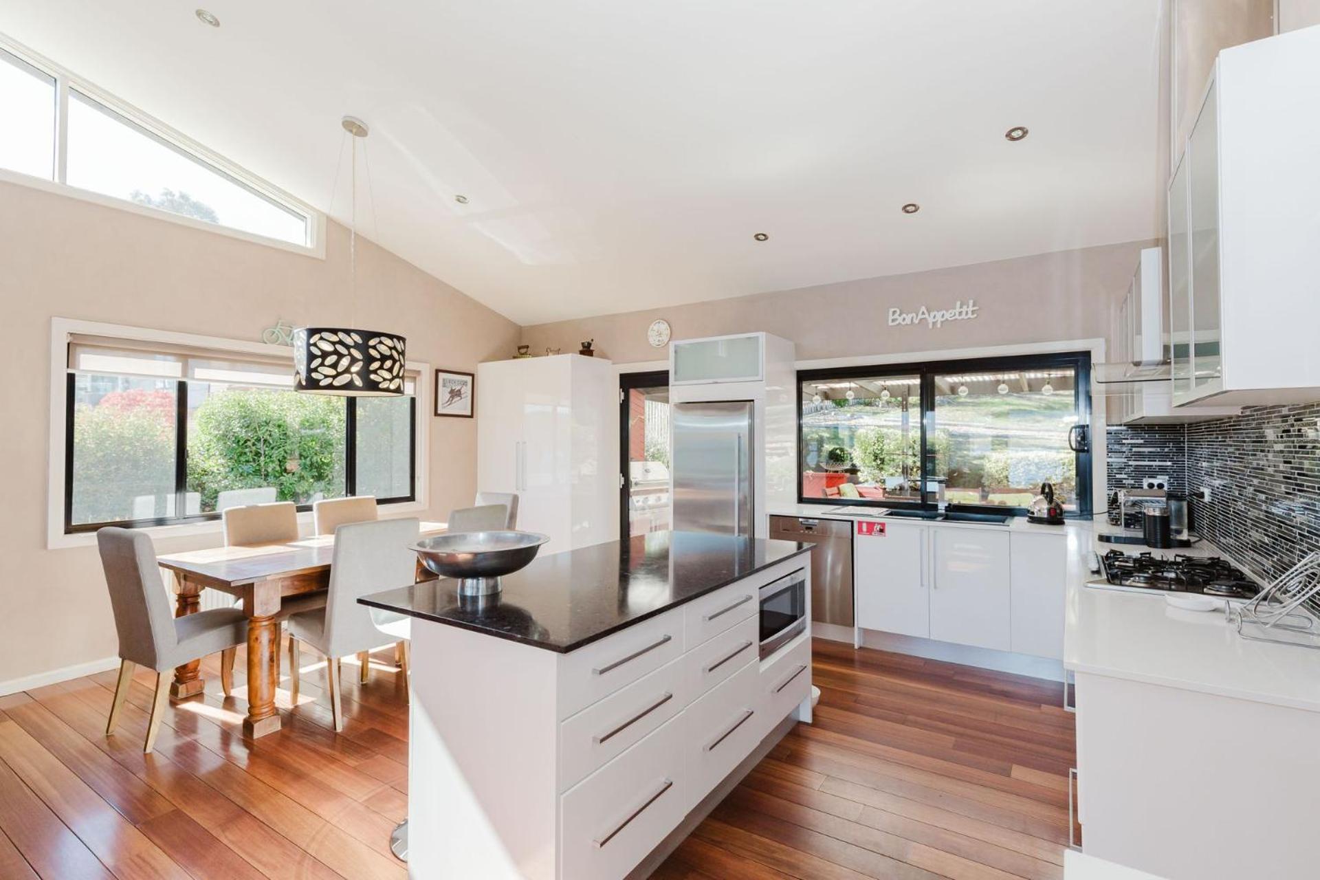 10 Kanangra Crescent - Entire