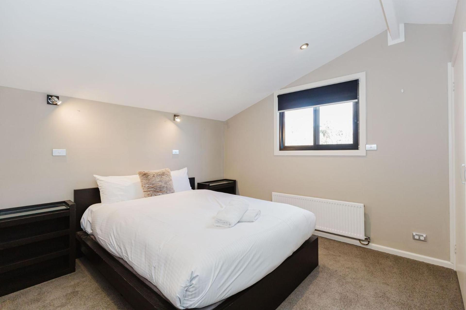 10 Kanangra Crescent - Entire