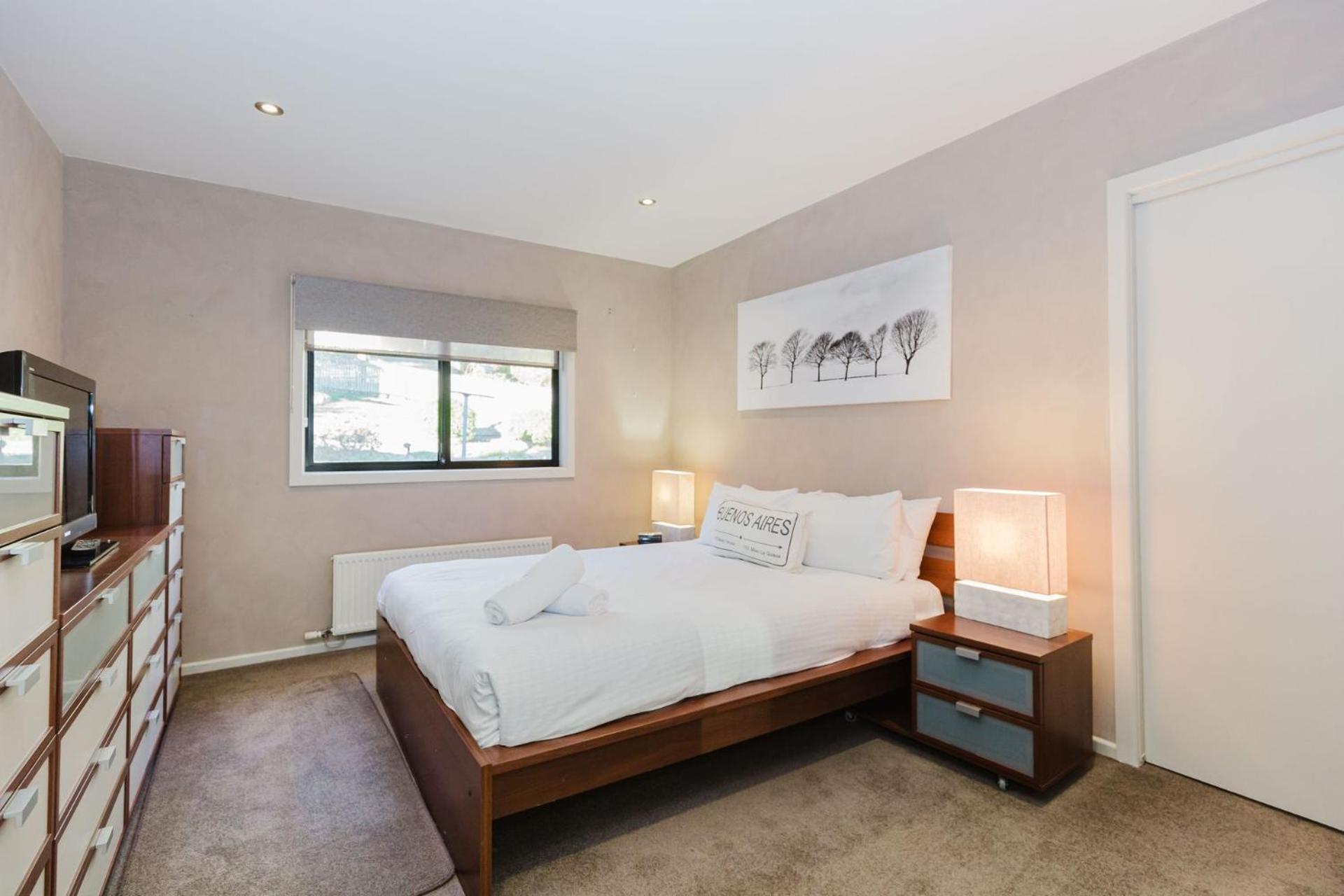 10 Kanangra Crescent - Entire