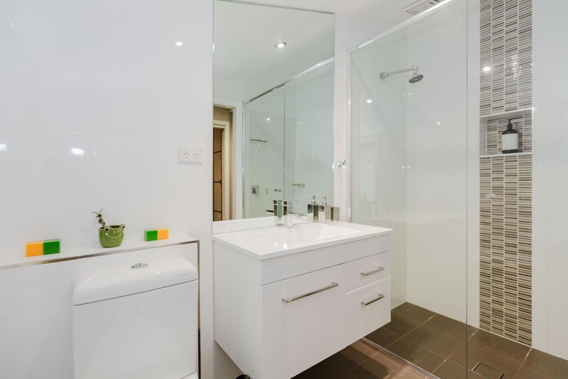 10 Kanangra Crescent - Entire