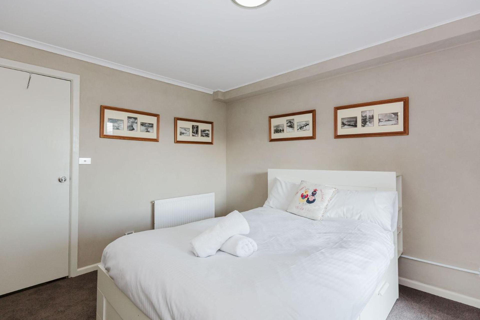 10 Kanangra Crescent - Entire