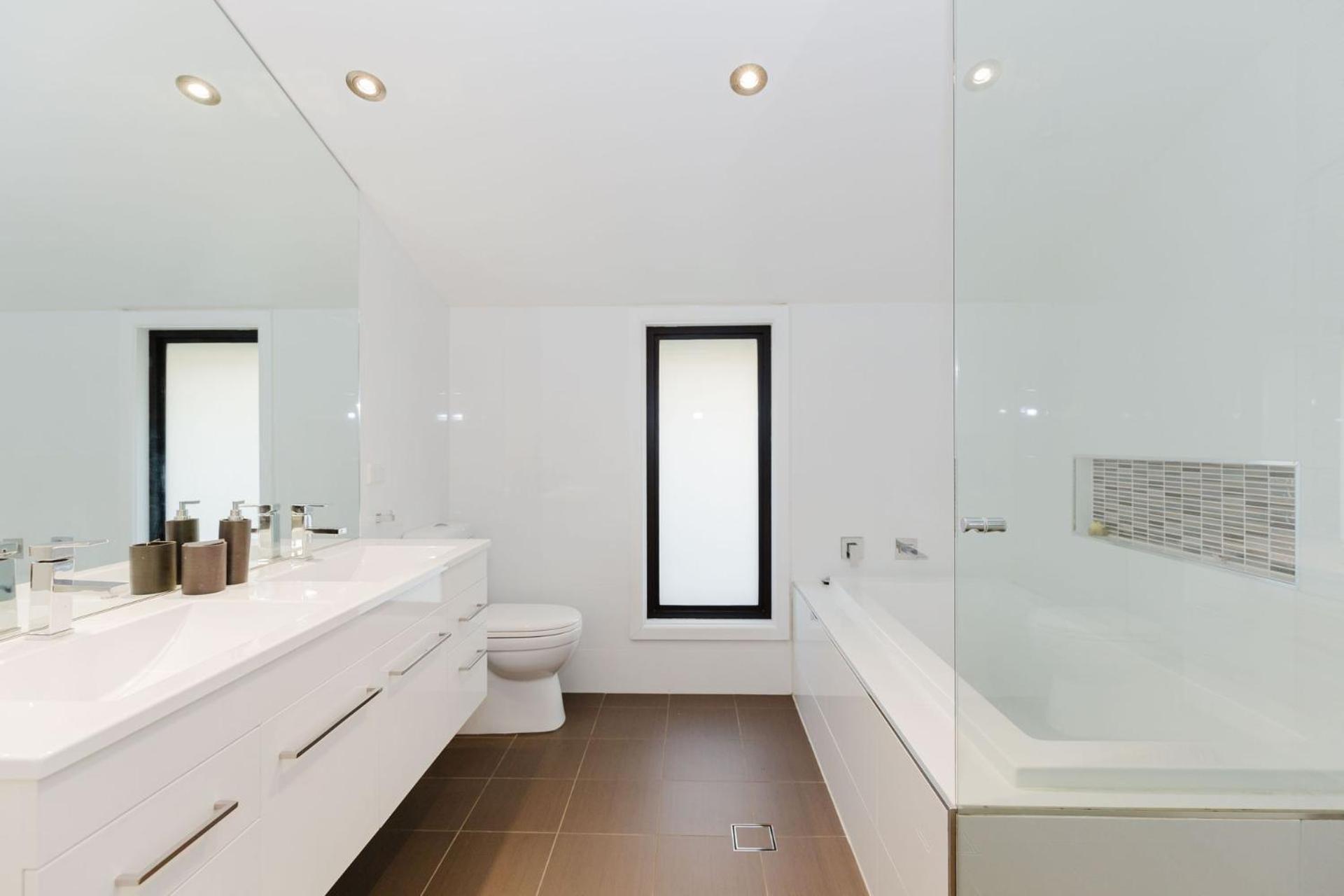 10 Kanangra Crescent - Entire