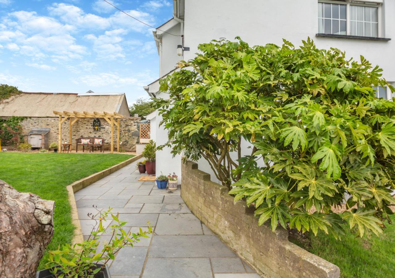 2 Bed in Pencaenewydd oc-t29187