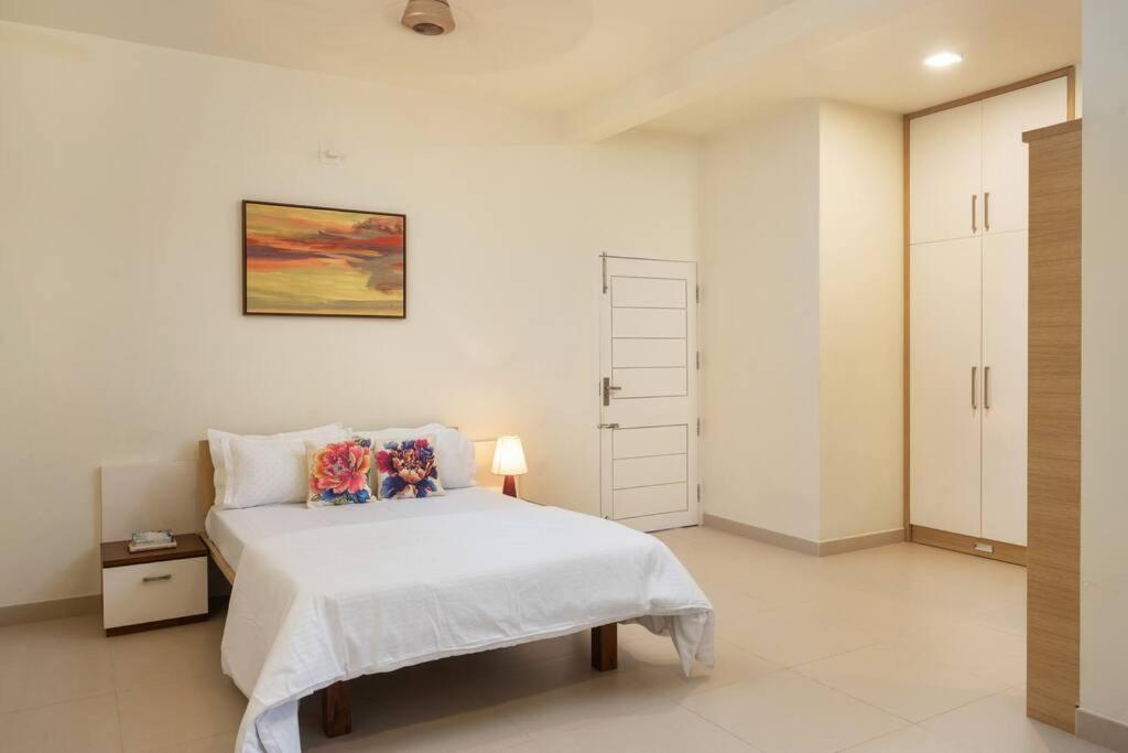 Premium 5 BR full pool villa by lake close to Vagamon view 2