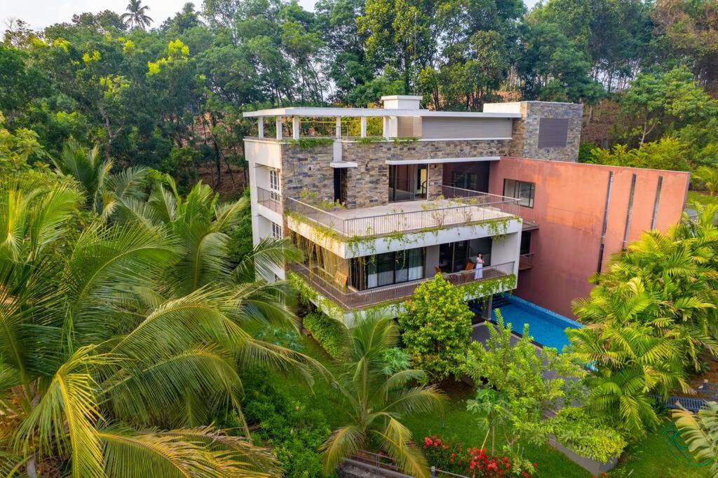Premium 5 BR full pool villa by lake close to Vagamon view 3