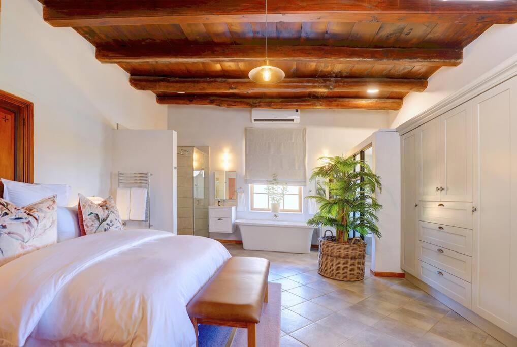 The Mulberry House, Buffelskloof Getaway view 3