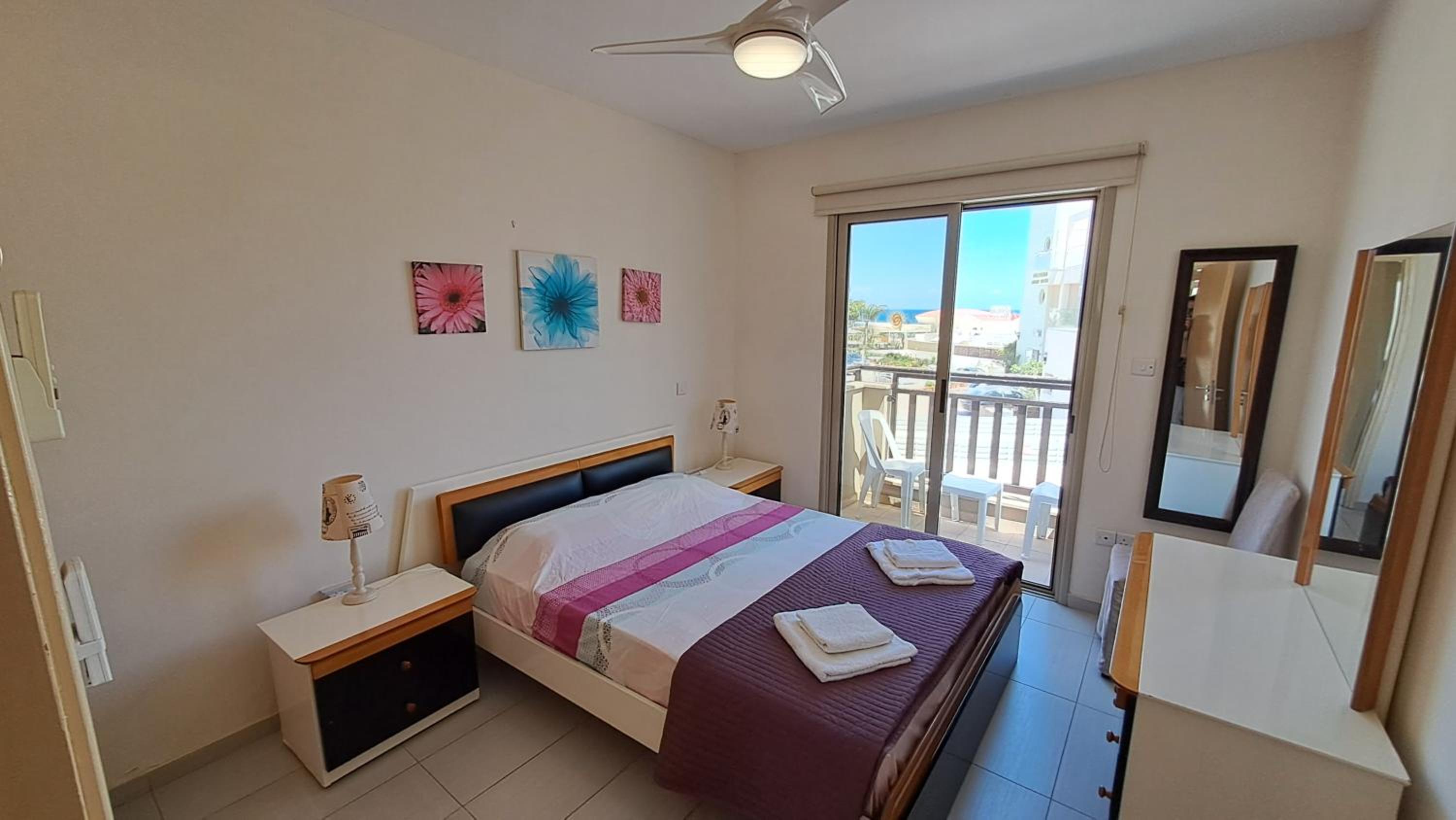 Dream Beach House Steps from the Sea & Free Parking