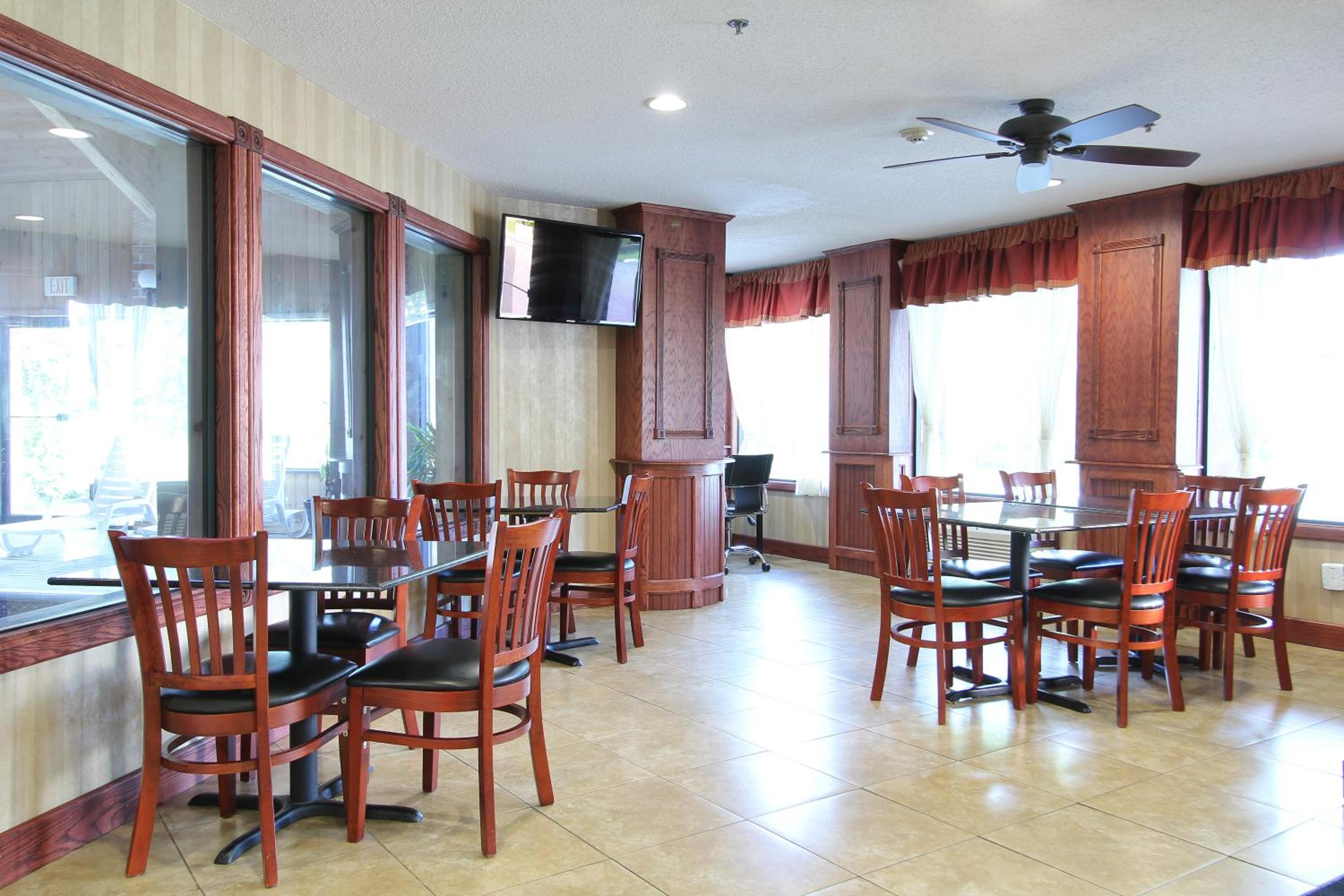 Baymont by Wyndham Muskegon - Property Image 31