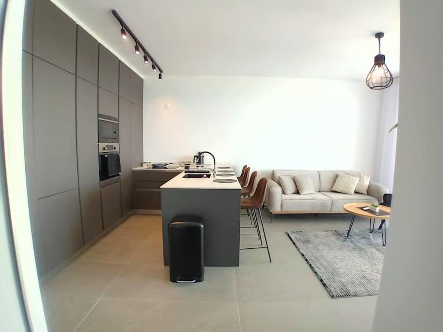 New Luxury Sea Front Apartment