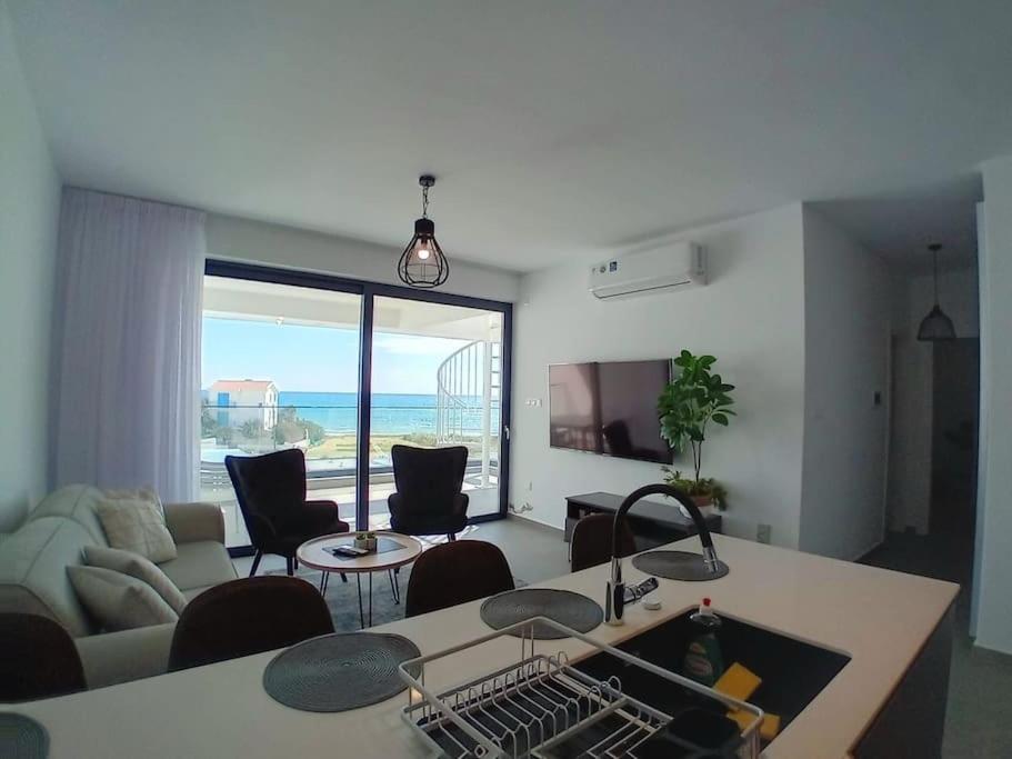 New Luxury Sea Front Apartment