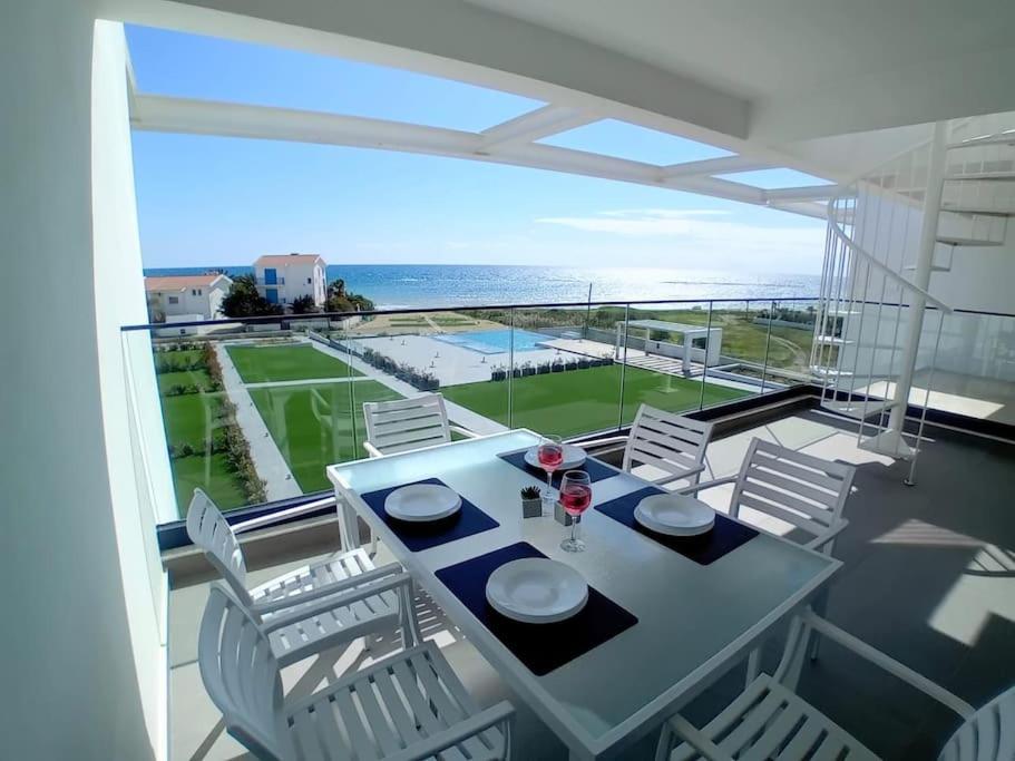 New Luxury Sea Front Apartment