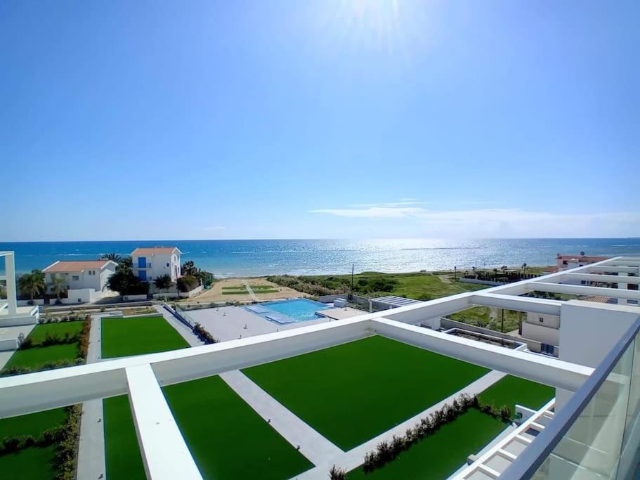 New Luxury Sea Front Apartment