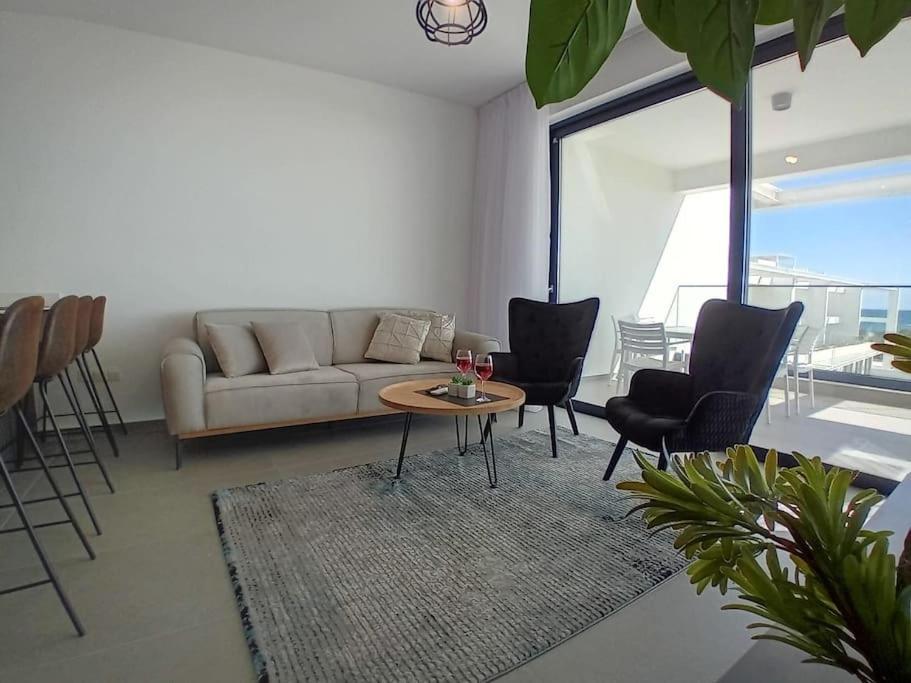 New Luxury Sea Front Apartment