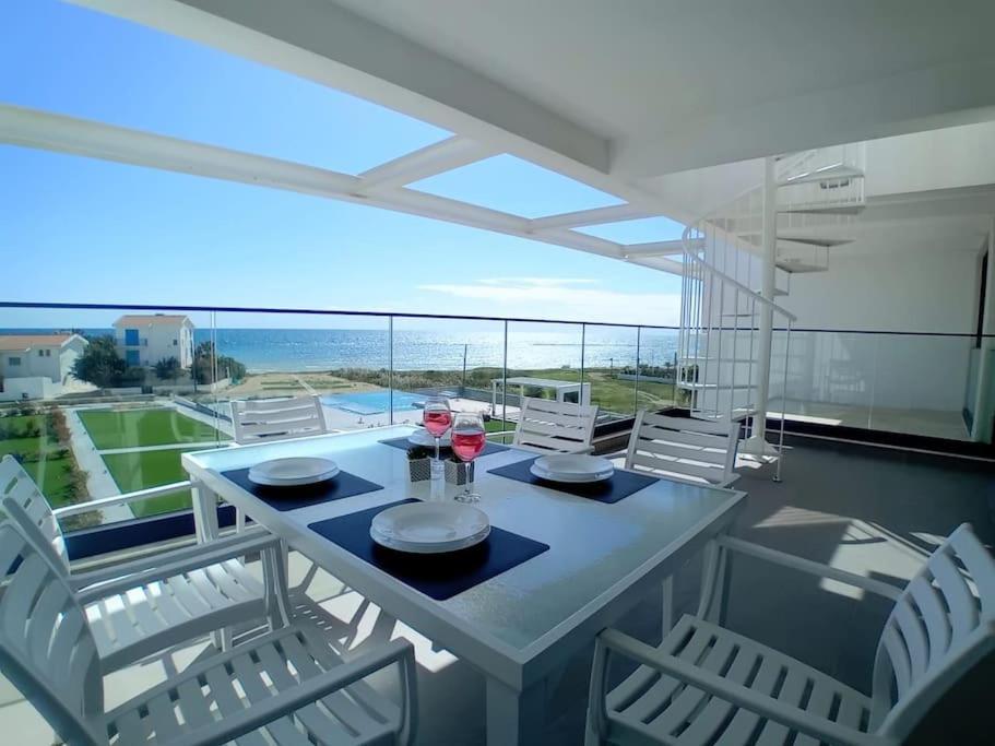 New Luxury Sea Front Apartment