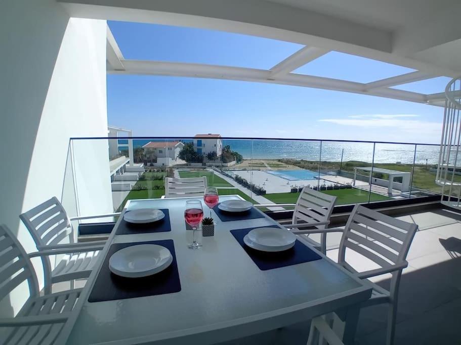 New Luxury Sea Front Apartment