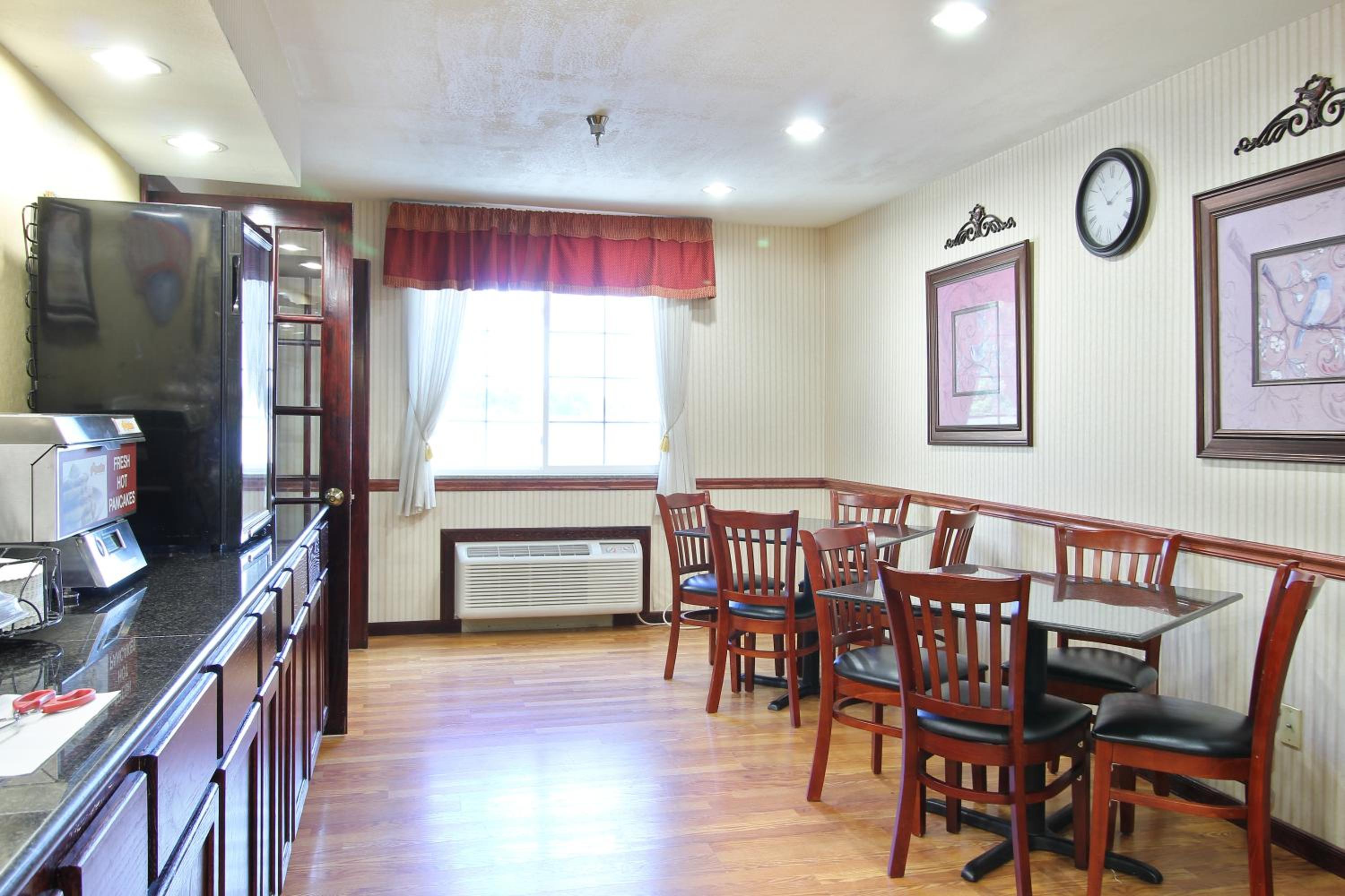 Baymont by Wyndham Muskegon - Property Image 20