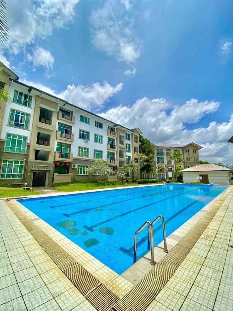 Natol Homestay - Kuching Home Penthouse Airport Road
