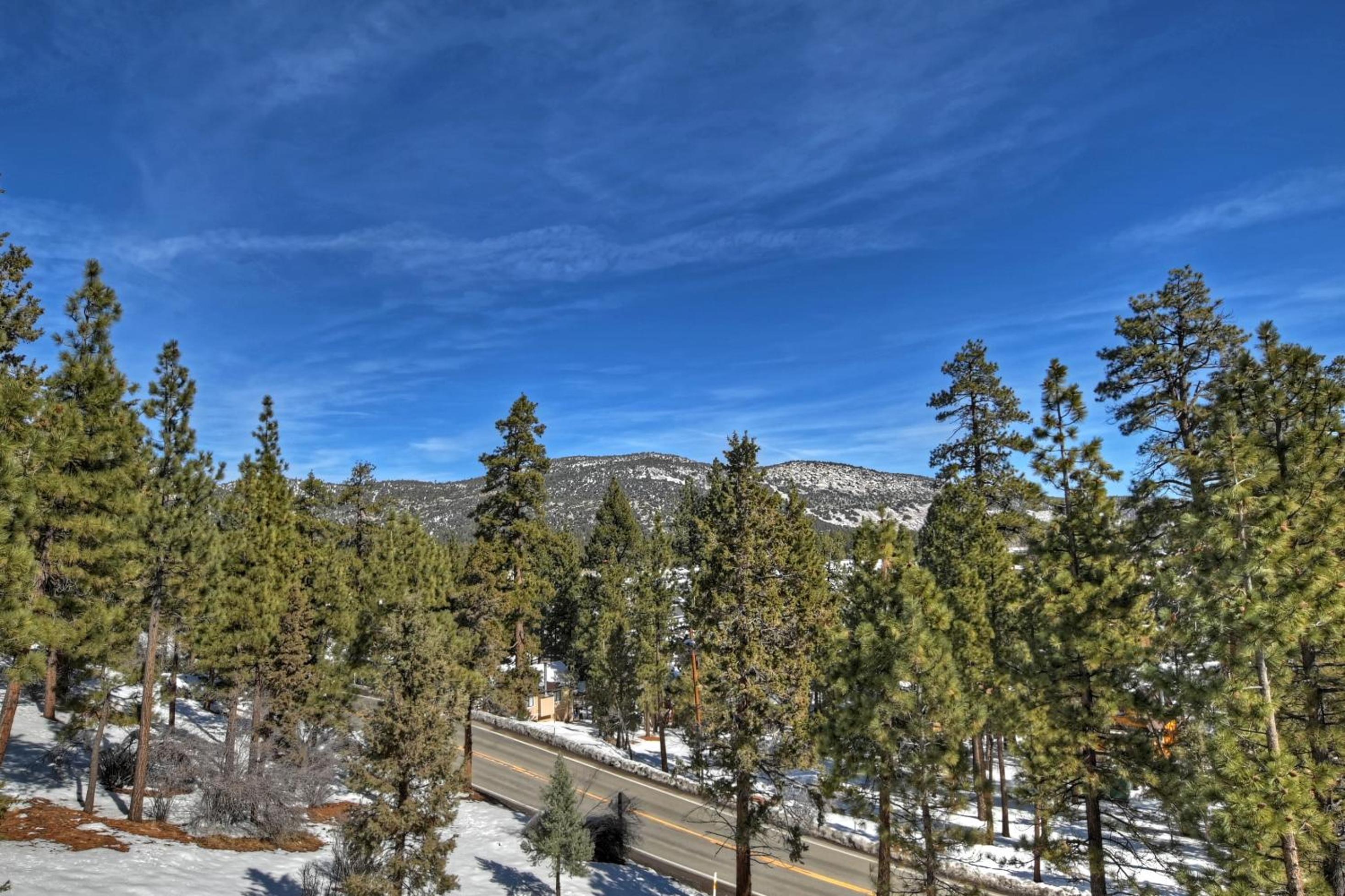 Mountain Palette by AvantStay Hot Tub Game Room Deck Sweeping Views