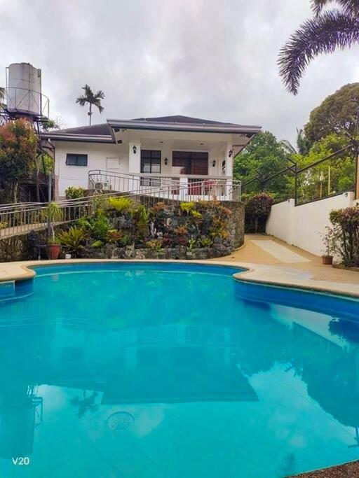 Lovely House in Tagaytay w Pool near Skyranch