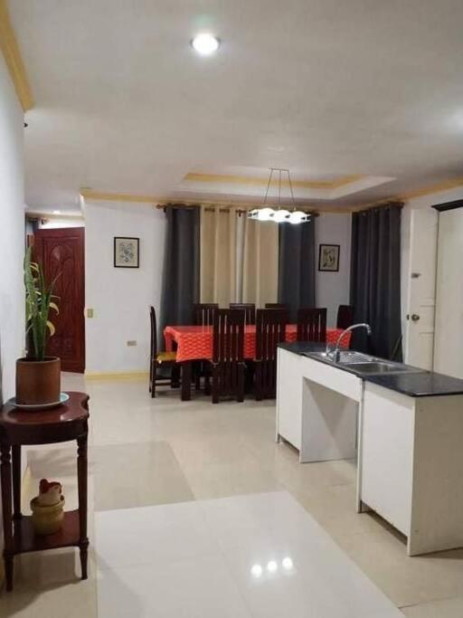 Lovely House in Tagaytay w Pool near Skyranch