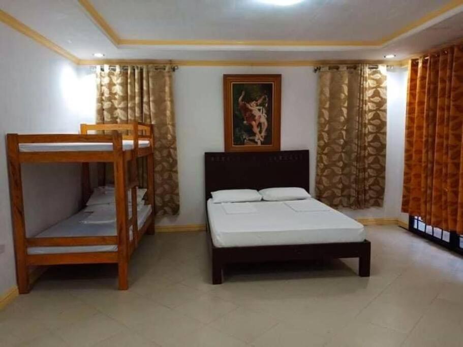 Lovely House in Tagaytay w Pool near Skyranch