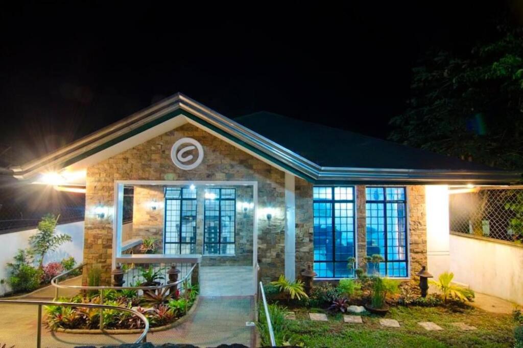 Lovely House in Tagaytay w Pool near Skyranch