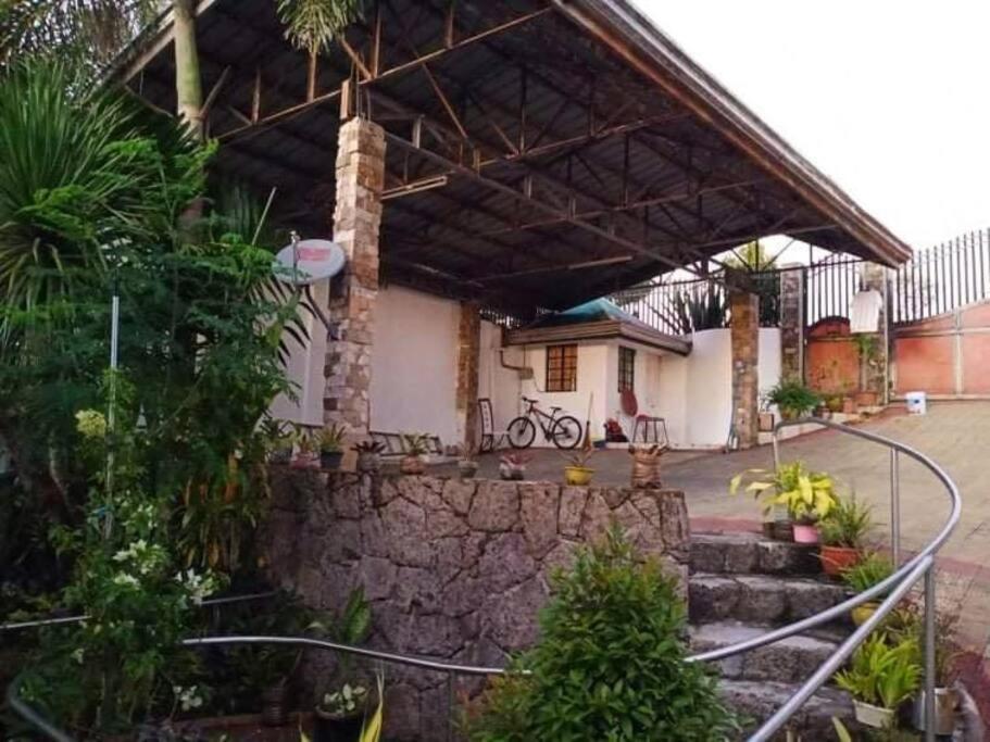Lovely House in Tagaytay w Pool near Skyranch