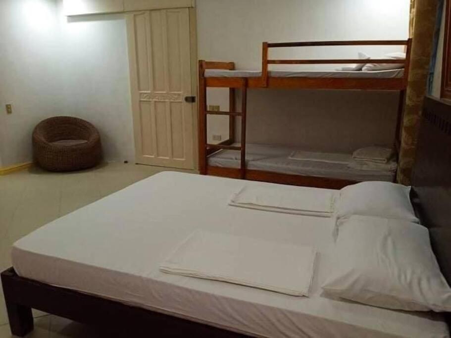 Lovely House in Tagaytay w Pool near Skyranch