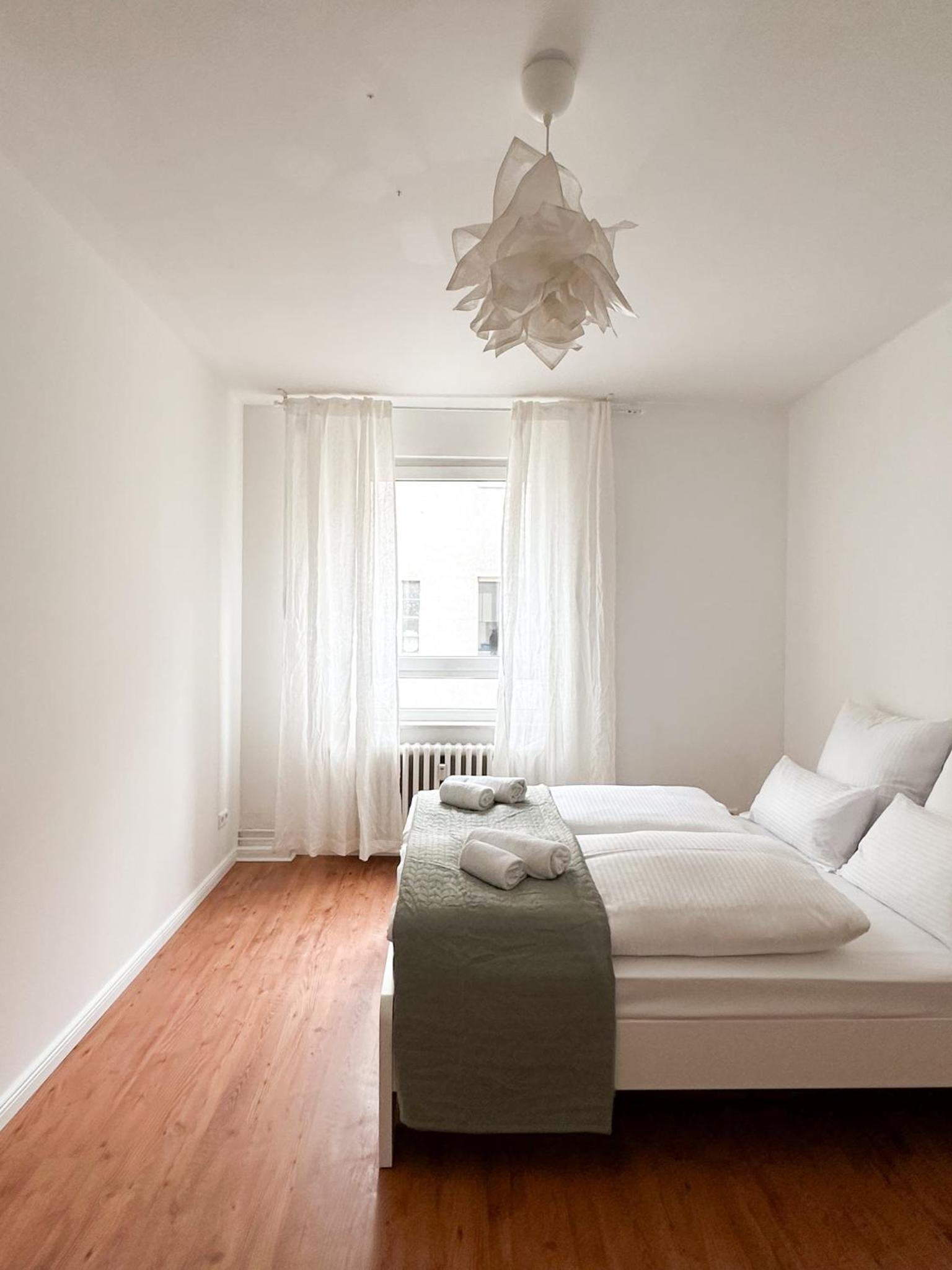 NOOK Design-Apartments mit Küche, Duschbad, neben U-Bahn Station aber ruhig gelegen