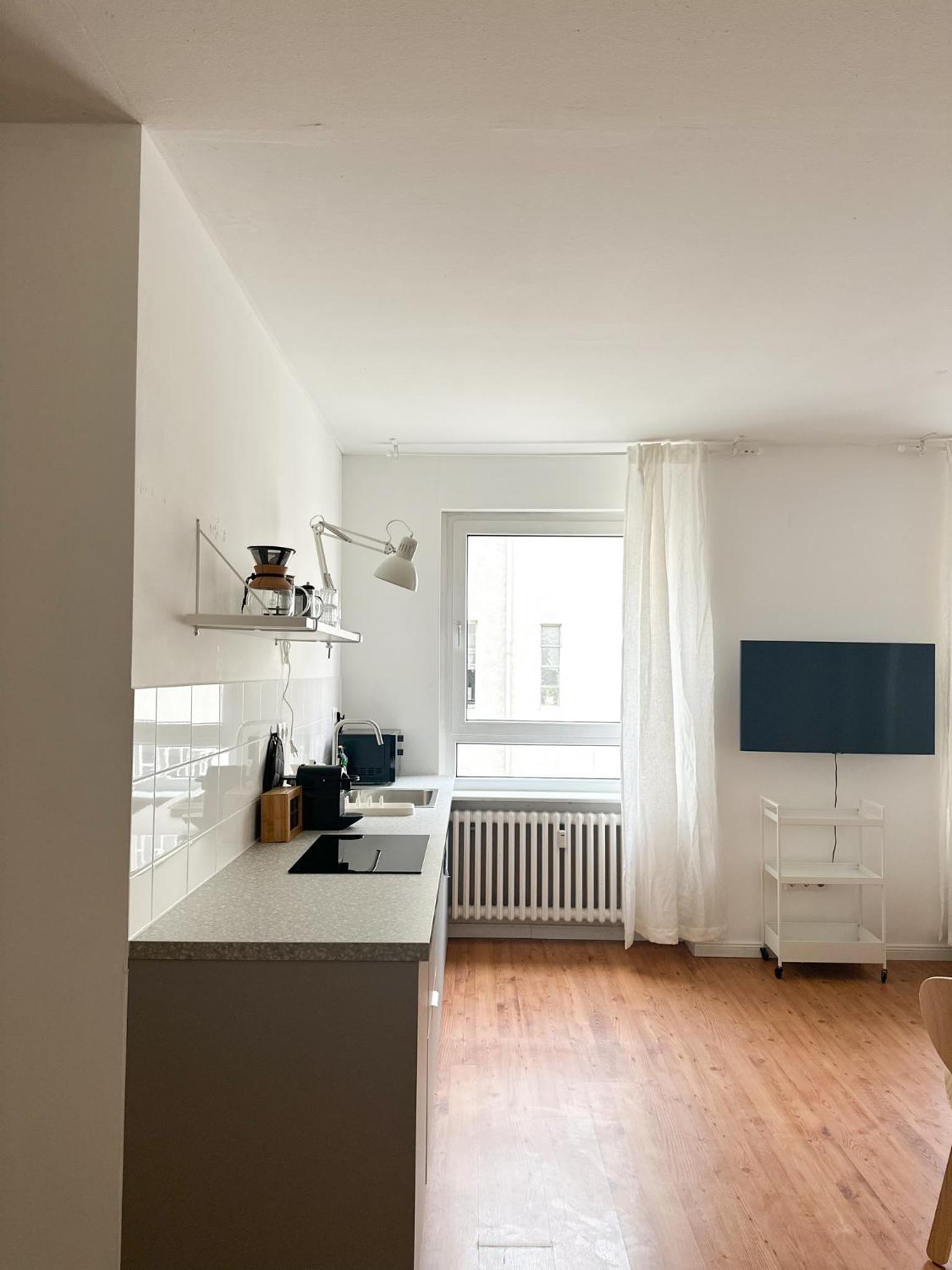 NOOK Design-Apartments mit Küche, Duschbad, neben U-Bahn Station aber ruhig gelegen
