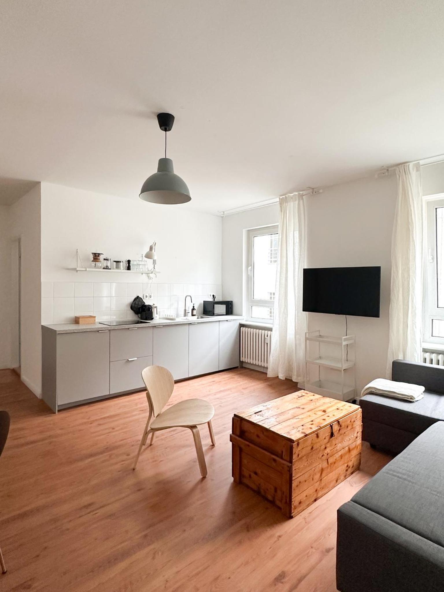 NOOK Design-Apartments mit Küche, Duschbad, neben U-Bahn Station aber ruhig gelegen
