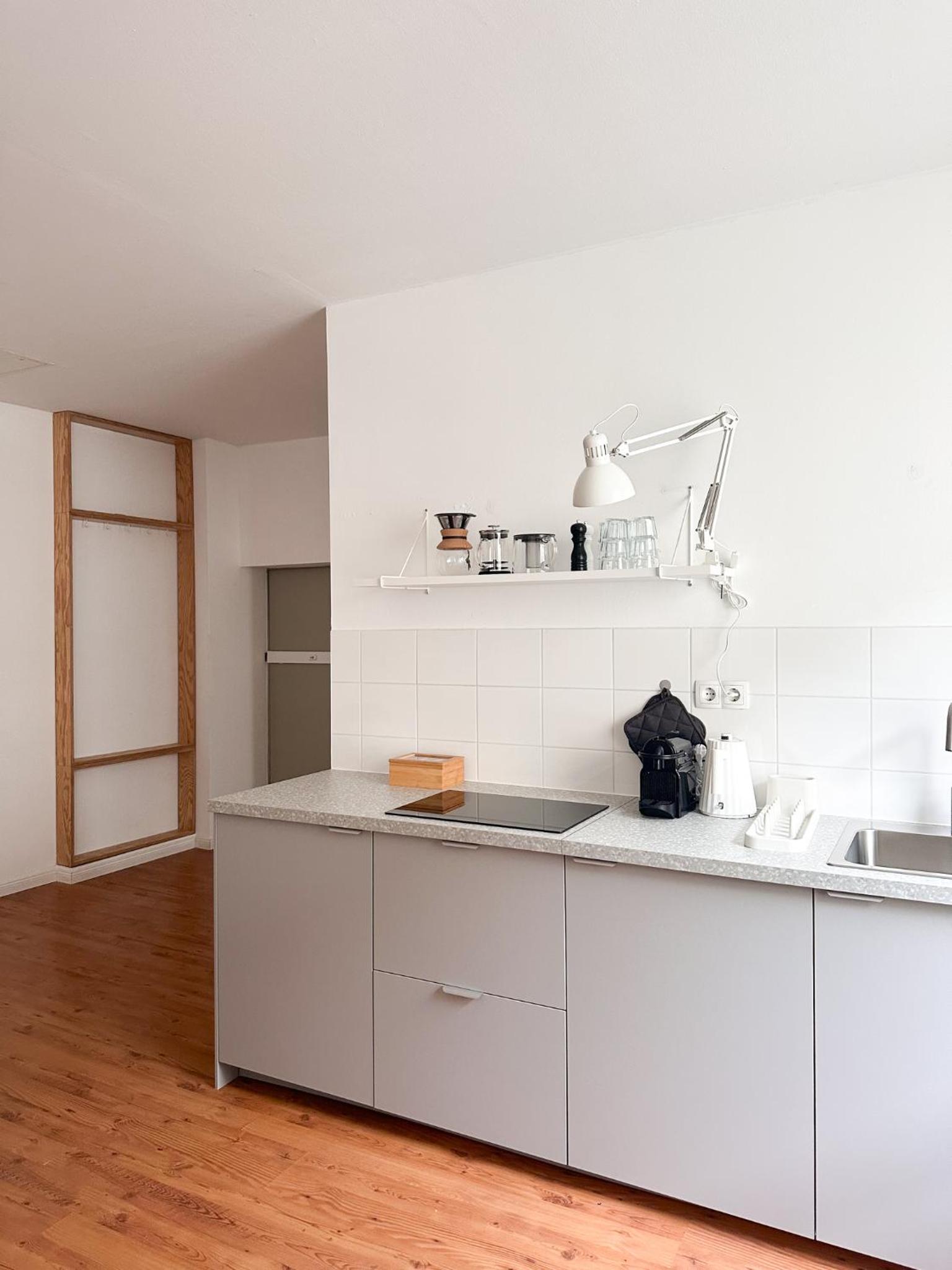 NOOK Design-Apartments mit Küche, Duschbad, neben U-Bahn Station aber ruhig gelegen