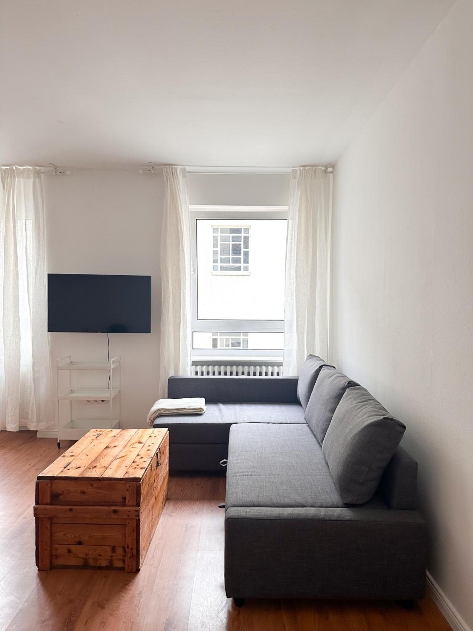 NOOK Design-Apartments mit Küche, Duschbad, neben U-Bahn Station aber ruhig gelegen