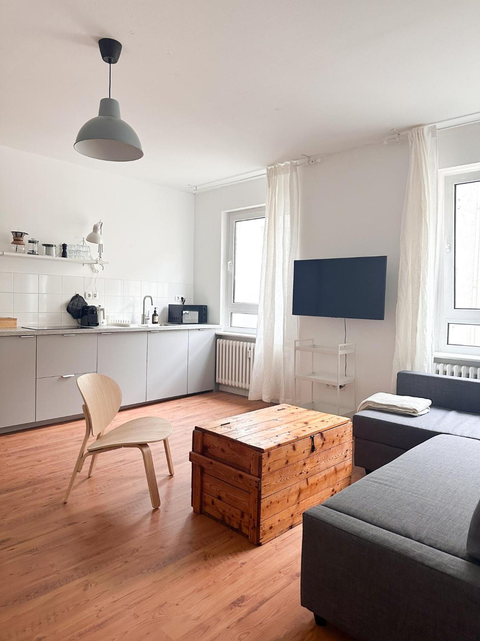 NOOK Design-Apartments mit Küche, Duschbad, neben U-Bahn Station aber ruhig gelegen