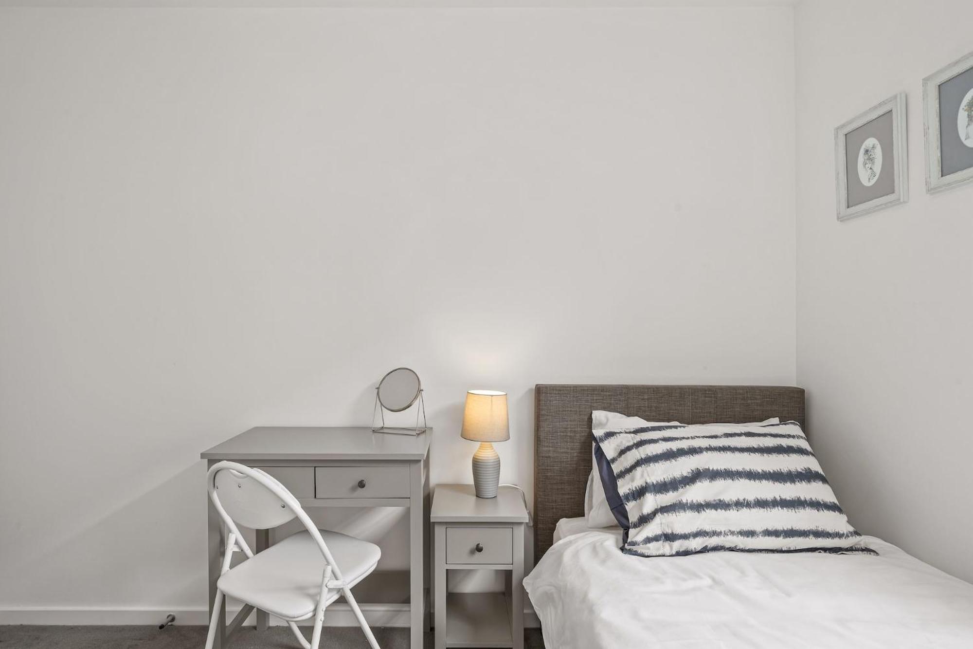 Modern Apartment Private Parking Central Taunton