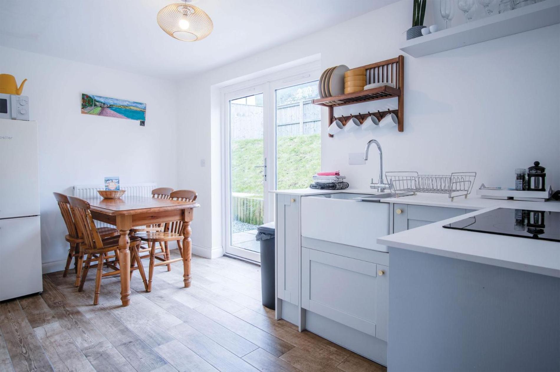 Yellow Cottage - 2 Bedroom Cottage - Dale view 4